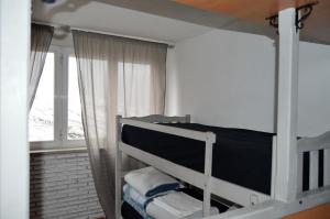 a bunk bed in a room with a window at Sierra Nevada Rent in Sierra Nevada
