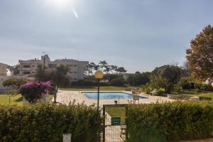 Bazén v ubytování Ocean Apartment by ALGARVEMANTA nebo v jeho okolí