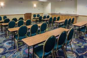 a classroom with desks and chairs in a room at Holiday Inn Express - Clermont, an IHG Hotel in Clermont
