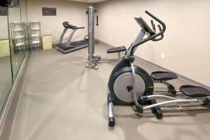 Sleep Inn & Suites Pearland - Houston South tesisinde fitness merkezi ve/veya fitness olanakları