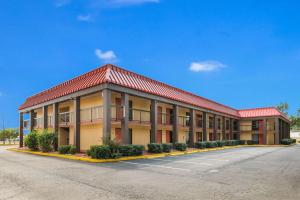 a large building with a red roof at Econo Lodge Columbus near Airport in Columbus