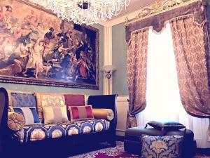A seating area at VILLA MARRONE - Relais - Még 37 kép
