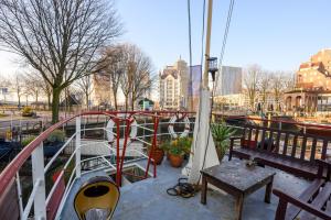 Photo de la galerie de l'établissement Boatapartment Animathor on top location, à Rotterdam
