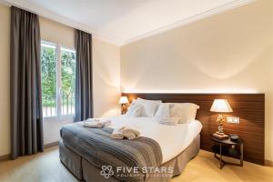 Кровать или кровати в номере Villa Artemys - Five Stars Holiday House