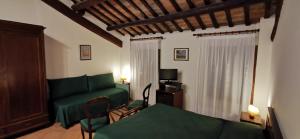 a bedroom with a green bed and a window at Agriturismo-R&B Corte dei Gioghi in Ferrara