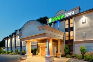 a hotel with a sign that reads victory inn bypass at Holiday Inn Express Southington, an IHG Hotel in Southington