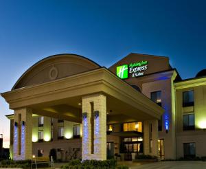 um edifício hospitalar com um sinal em cima dele em Holiday Inn Express Hotel & Suites Wichita Falls, an IHG Hotel em Wichita Falls