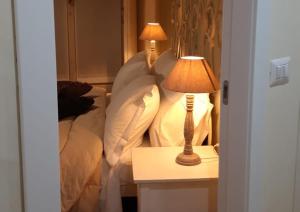 A bed or beds in a room at Vittoria Suite Milano