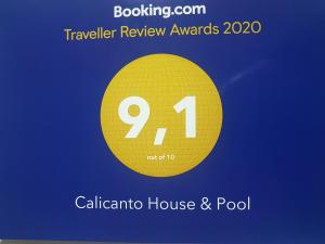 a yellow circle with the number on it at Calicanto House & Pool in Torrent