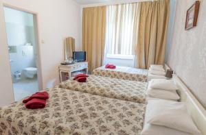 Postel nebo postele na pokoji v ubytování Walzer Hotel