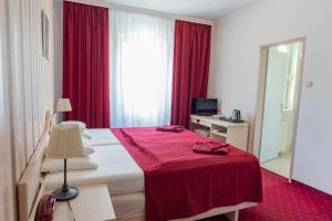 Postel nebo postele na pokoji v ubytování Walzer Hotel