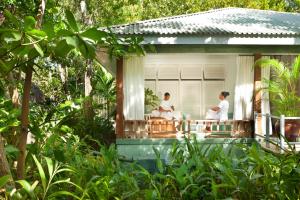 Vrt pred nastanitvijo Couples Negril