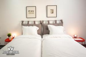 Postel nebo postele na pokoji v ubytování Hôtel Royal Urban Concept