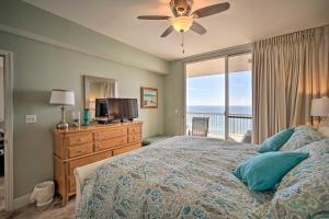 Ένα ή περισσότερα κρεβάτια σε δωμάτιο στο Waterfront Gulf Shores Escape with Resort Amenities! +21 φωτογραφίες