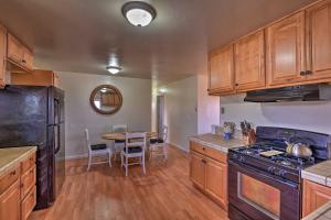 Gallery image of Family Retreat with Coastal Views, 2 Miles to Beach! in Seaside +19 photos