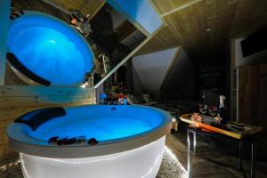 Zdjęcie z galerii obiektu GÓRALSKA VILLA APARTAMENTY Z JACUZZI & HOME SPA & Zakopane w Poroninie