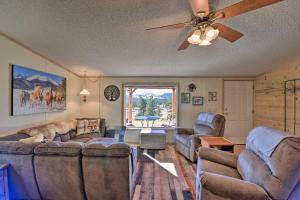 Afbeelding uit fotogalerij van Secluded Mountain Retreat with Deck, Views and Hiking! in Guffey