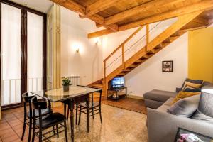 A seating area at Casa Hosteno