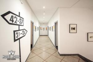 Certifikát, hodnocení, plakát nebo jiný dokument vystavený v ubytování Hôtel Royal Urban Concept