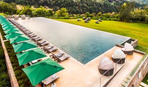 an overhead view of a swimming pool with umbrellas at Gran Meliá Iguazú in Puerto Iguazú