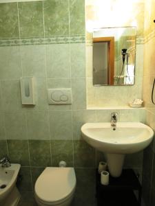 حمام في Hotel Residence Villa Ascoli