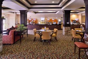 Restaurant o iba pang lugar na makakainan sa Holiday Inn Express Hotel & Suites Lincoln-Roseville Area, an IHG Hotel