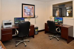 Holiday Inn Express Hotel & Suites Lincoln-Roseville Area, an IHG Hotel