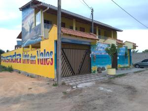 Gedung tempat penginapan berlokasi