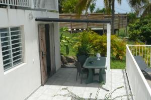 Jardin de l'établissement Douceurs Caraïbes, Gîte Coco.