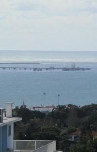 a large body of water with a bridge in the distance at quarto suite em Belém in Lisbon