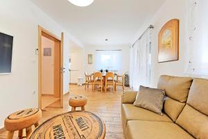 Posezení v ubytování Casa Tara Three-Bedroom Holiday Home