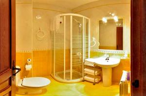 Kúpeľňa v ubytovaní El Mirador Apartamentos + 15 fotografií