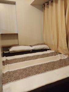 Avida Atria Khalexa's Place Iloilo房間的床