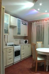 Una cocina o zona de cocina en ApartLux Taganskaya Suite