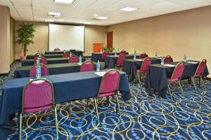 Gallery image of Holiday Inn Express and Suites Pittsburgh West Mifflin, an IHG Hotel in West Mifflin