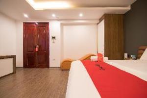 Postel nebo postele na pokoji v ubytování QUEEN'S Hotel