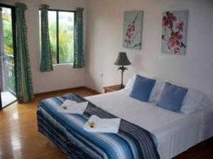 Ein Bett oder Betten in einem Zimmer der Unterkunft Bohemia Resort Cairns