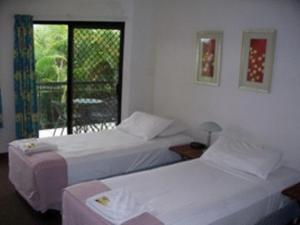 Ein Bett oder Betten in einem Zimmer der Unterkunft Bohemia Resort Cairns