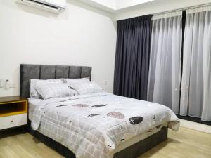 a bedroom with a large bed and a window at REVO at AURORA PLACE, Pavilion 2, 5 Minutes To AXIATA ARENA BUKIT JALIL FREE WIFI by De Harlequins Guesthouse in Kuala Lumpur
