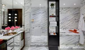 Vannituba majutusasutuses Rosewood Hong Kong