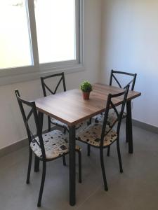 Zona de comedor en el apartamento