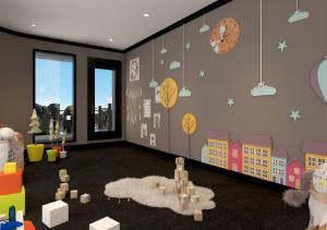 Habitación infantil con un mural de la ciudad en la pared en La Regina Grand Cruise, en Ha Long