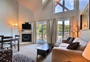 Χώρος καθιστικού στο Bromont-Condo sur la montagne
