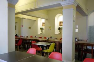 
A restaurant or other place to eat at Hotel Claremont Guest House
