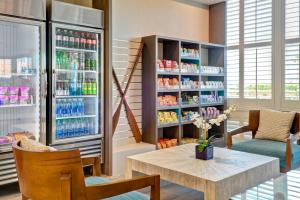 Ποτά στο Holiday Inn Express Newport Beach by IHG