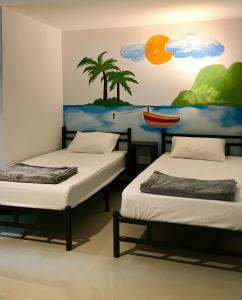WAKE UP @Lanta Hotel : Cafe tesisinde bir odada yatak veya yataklar