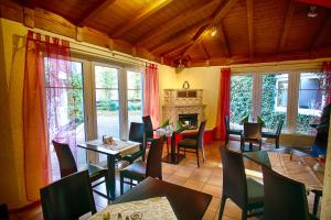 Posezení v ubytování Hotel Rosengarten Leipzig-Naunhof