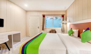 Treebo Sava Resort with Pool客房内的一张或多张床位