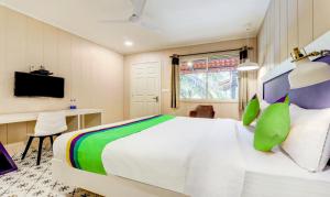 Treebo Sava Resort with Pool客房内的一张或多张床位