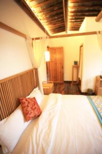 Tongli Begonia Flowers Guesthouse客房内的一张或多张床位
